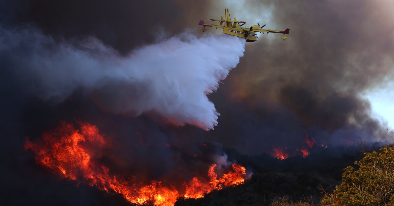 Por que despejar água do mar nas chamas não é a resposta para o problema dos incêndios florestais na Califórnia