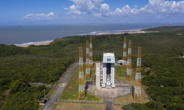 Lei cria empresa pública para desenvolvimento de projetos aeroespaciais – Notícias