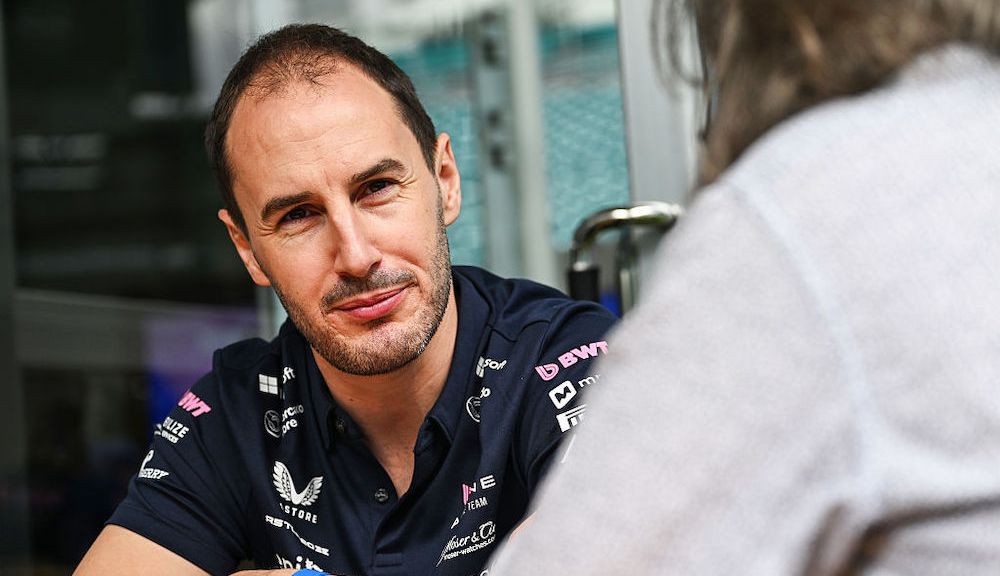 O chefe da equipe Oakes faz uma saída de choque de Alpine