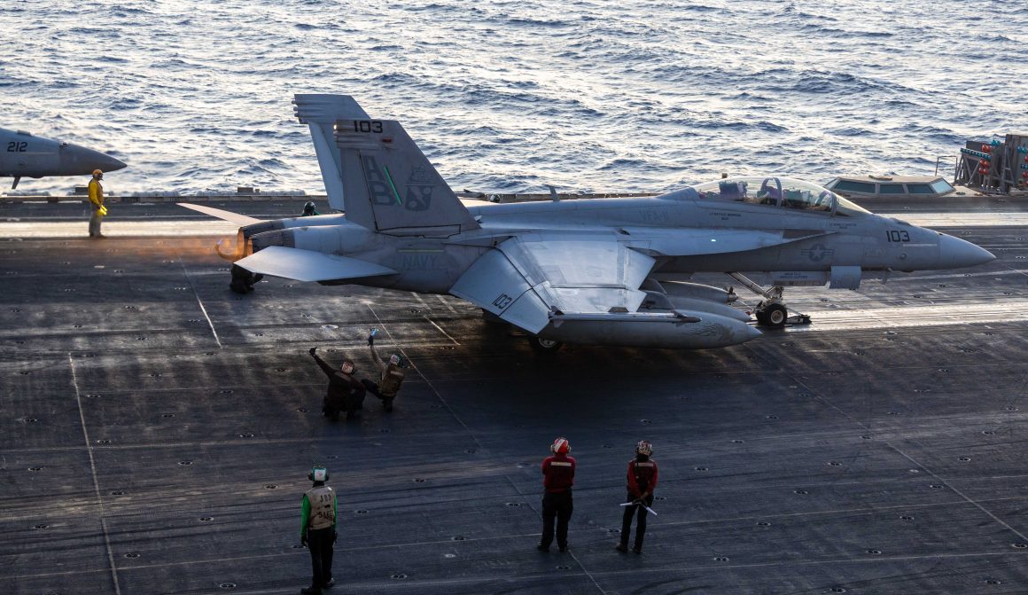 O Transportador Truman perde o segundo jato em uma semana após o desembarque fracassado