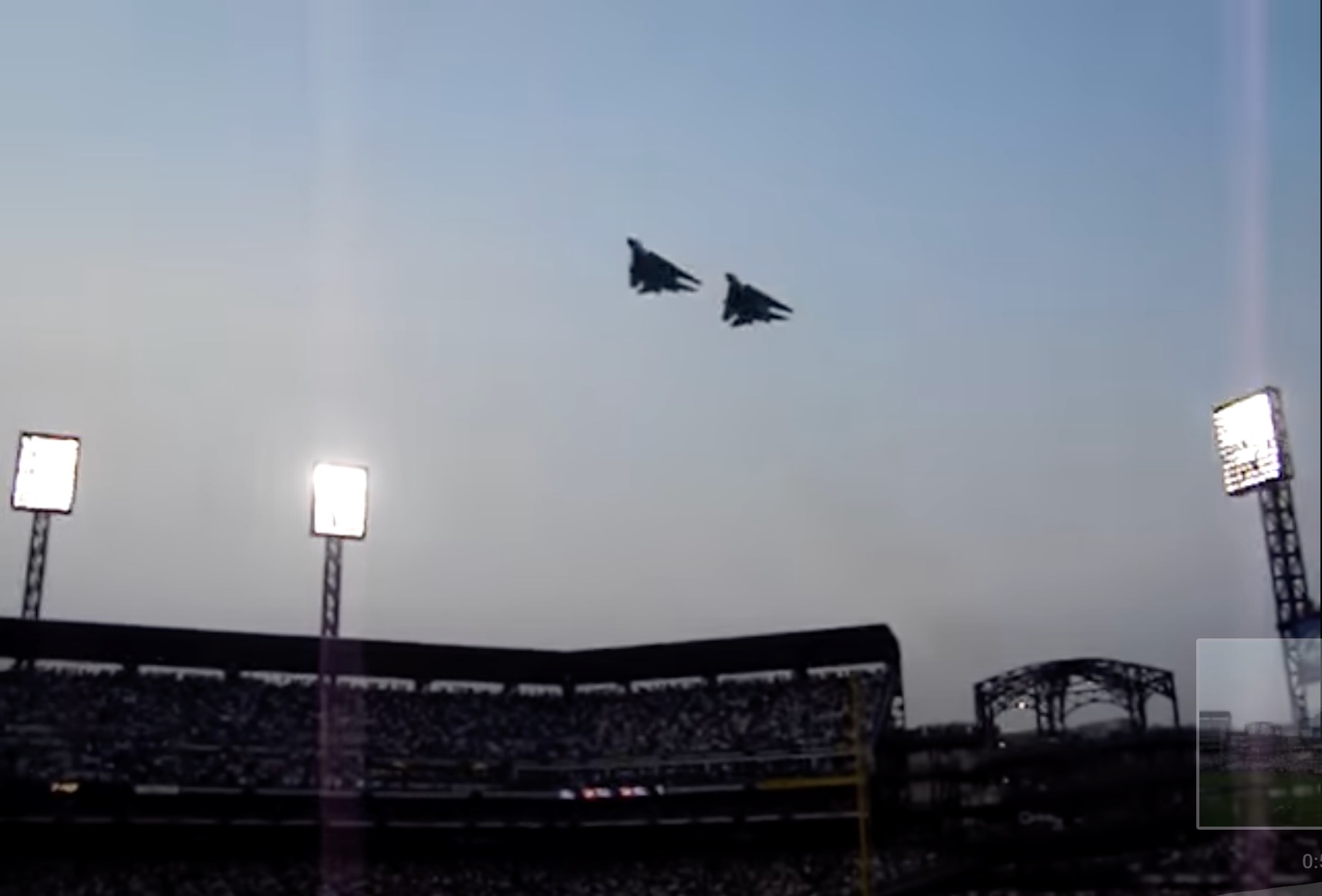 A reação dos fãs a um viaduto F-14 final em 2006 foi fantástico