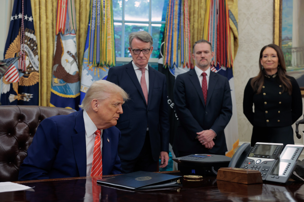 EUA fazem negócios revisados ​​cortando tarifas de importação para montadoras do Reino Unido