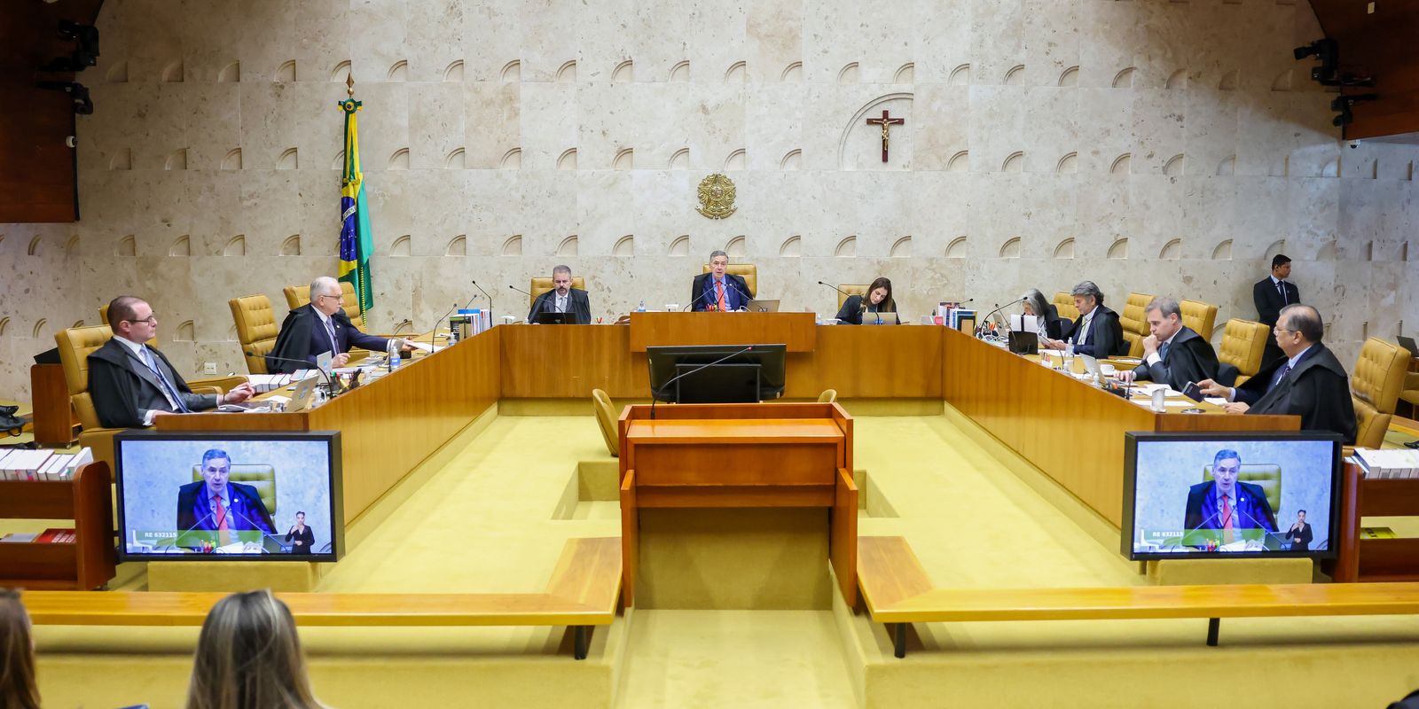 Dino e Mendonça têm discussão acalorada durante sessão do STF