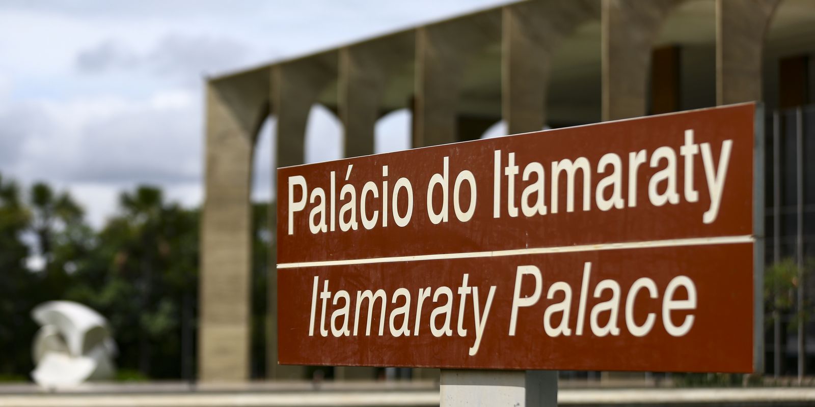 Brasil condena ataques de Israel e dos EUA a instalações no Irã