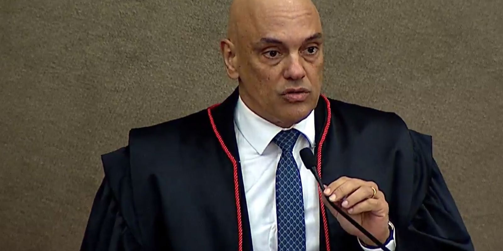Ministro nega pedido de Bolsonaro para adiar ação sobre trama golpista