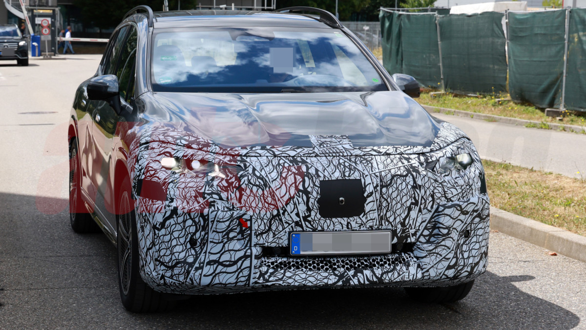 2027 Mercedes Eqs espionados com atualizações como vendas vacilando