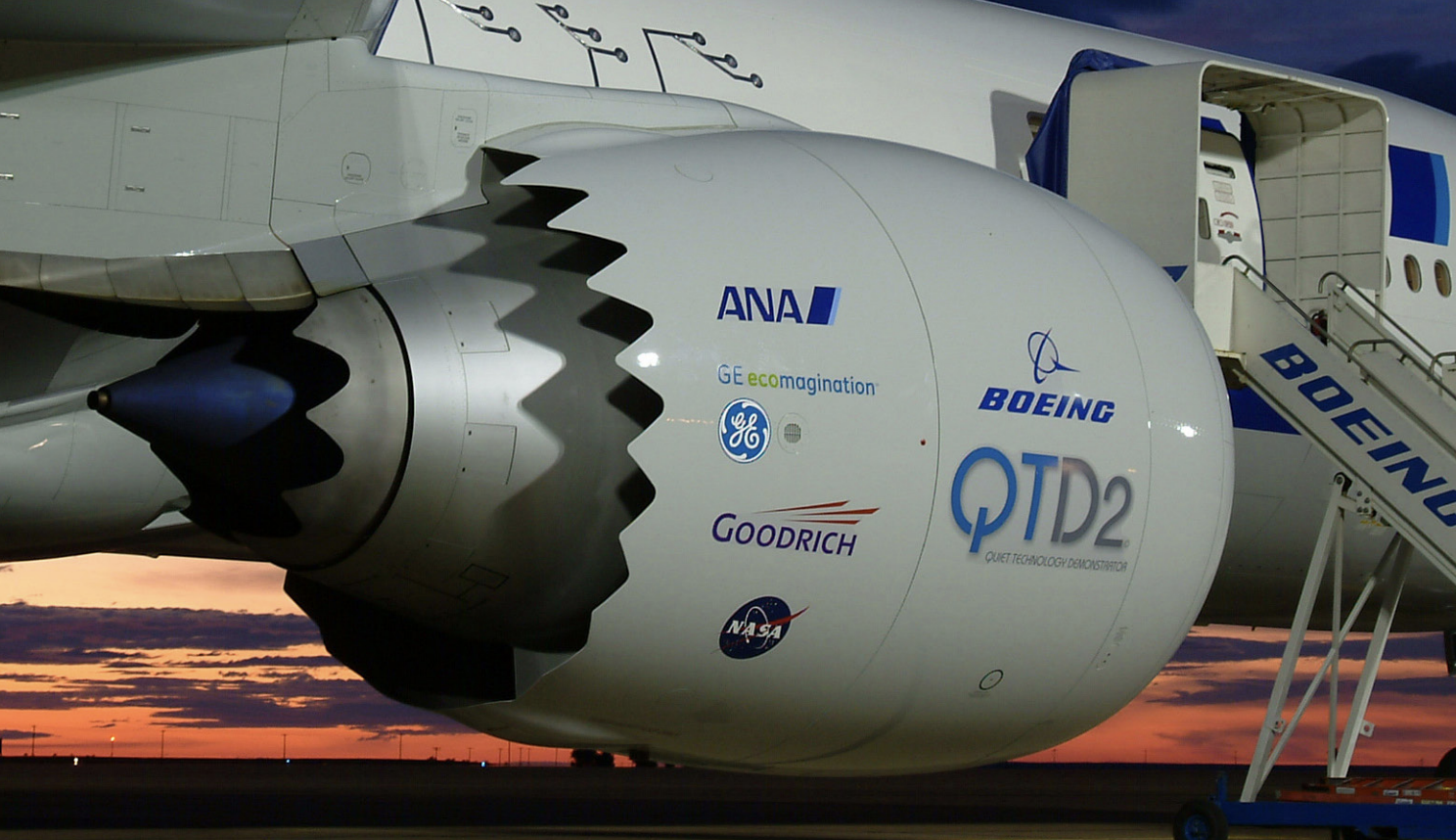 Boeing e NASA colaboram em redução de ruído com chevrons nos escapamentos do motor