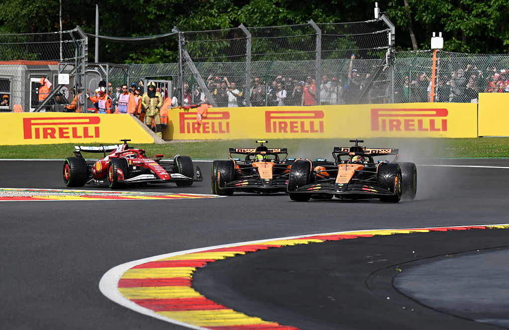 A Stella da McLaren vê a corrida do título sendo resolvida nas margens