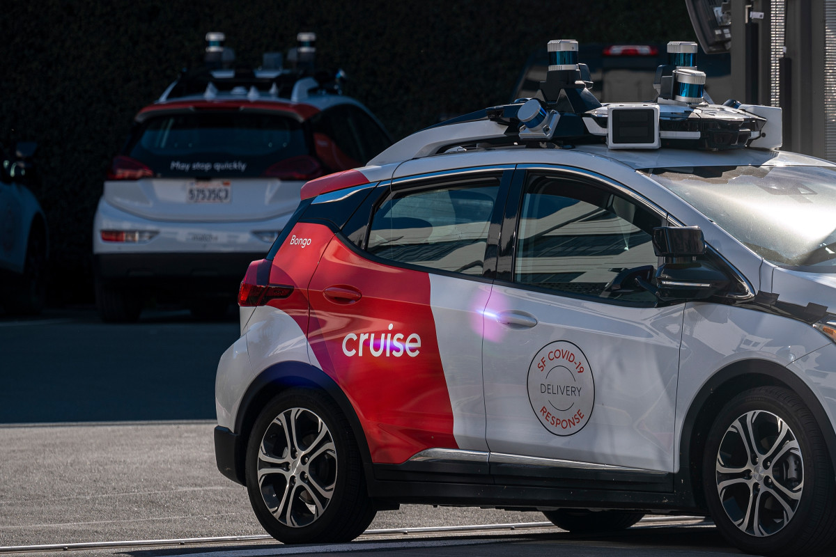 Os engenheiros da GM estão usando robotaxia ex-cruzeiro para testar a tecnologia de direção sem mãos