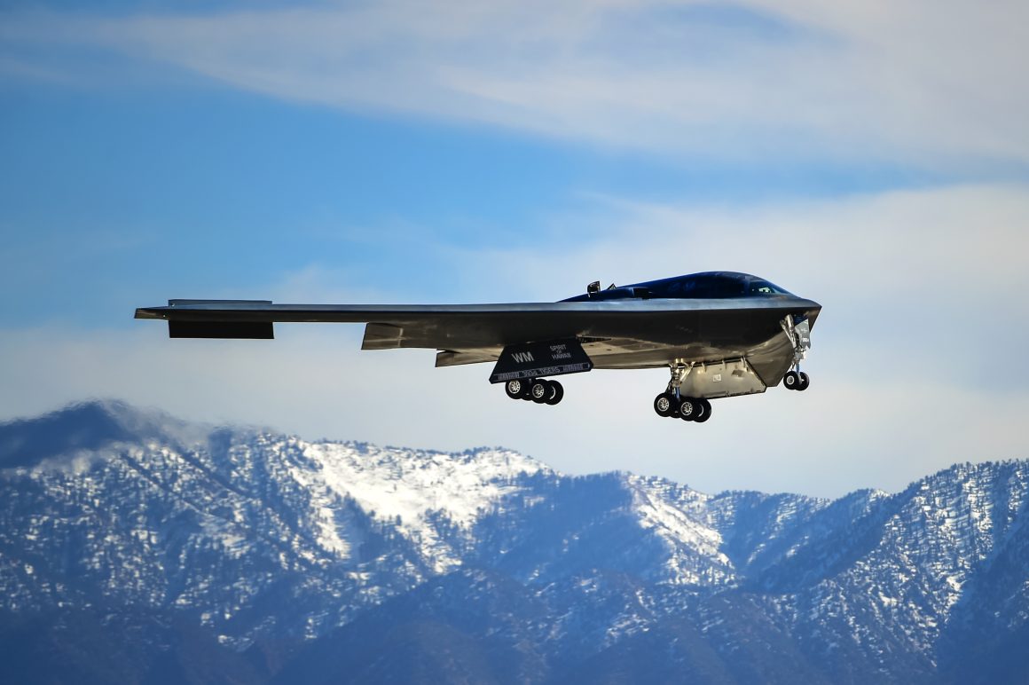 O bombardeiro B-2 faz 36 anos hoje