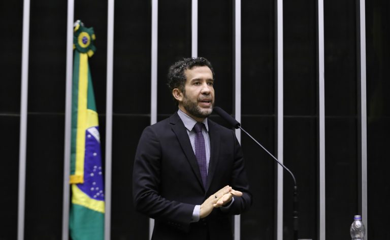 Deputado André Janones está suspenso do mandato por três meses por ofender colega no Plenário – Notícias