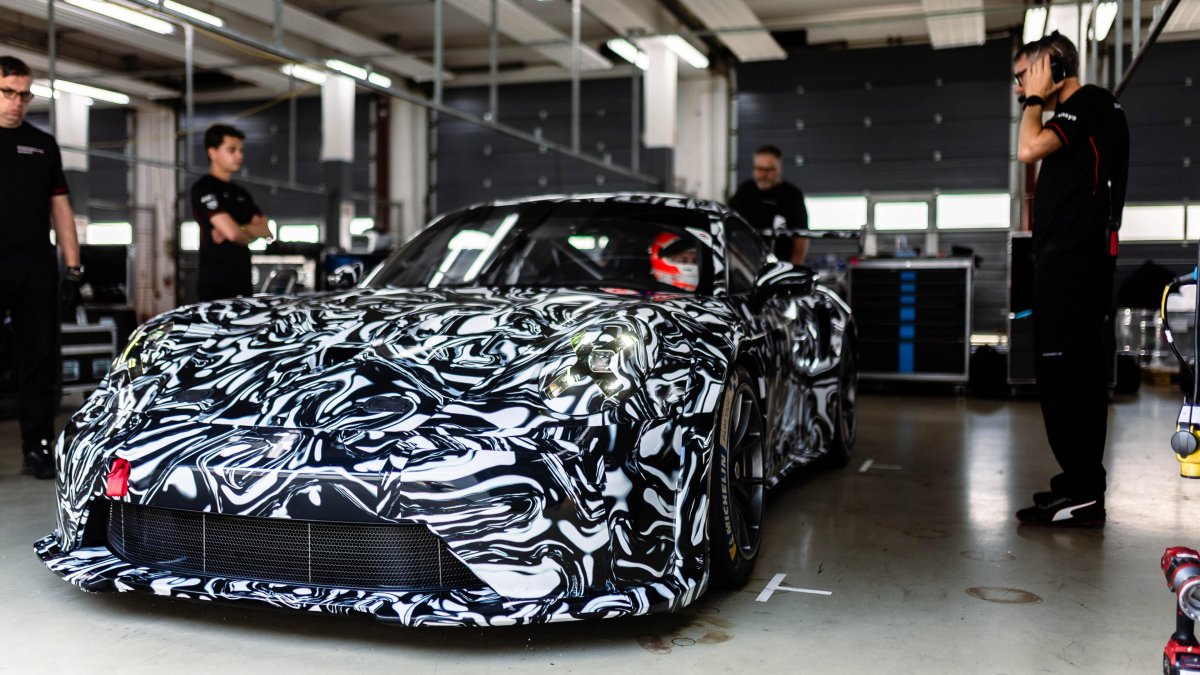 Porsche revela o novo carro de corrida da Porsche Cup, com foco em efuels renováveis