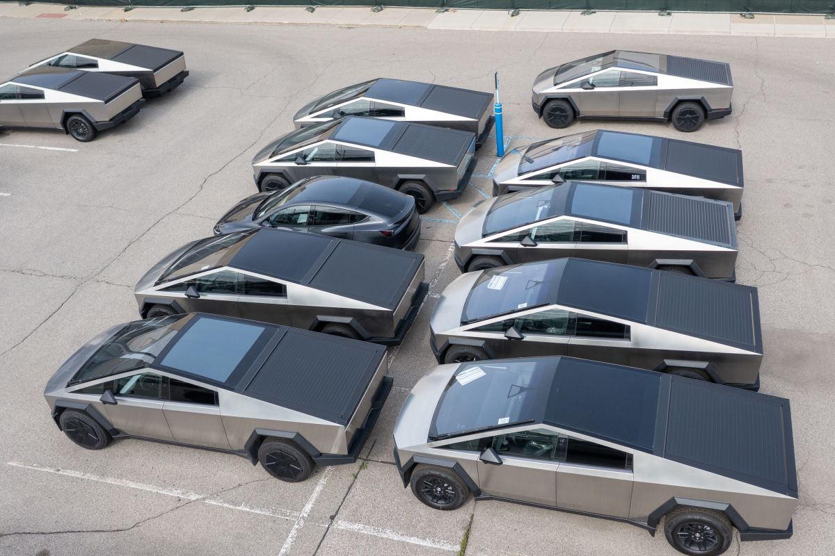 Squeaky Tesla Cybertruck solicita solicitação de recompra do proprietário