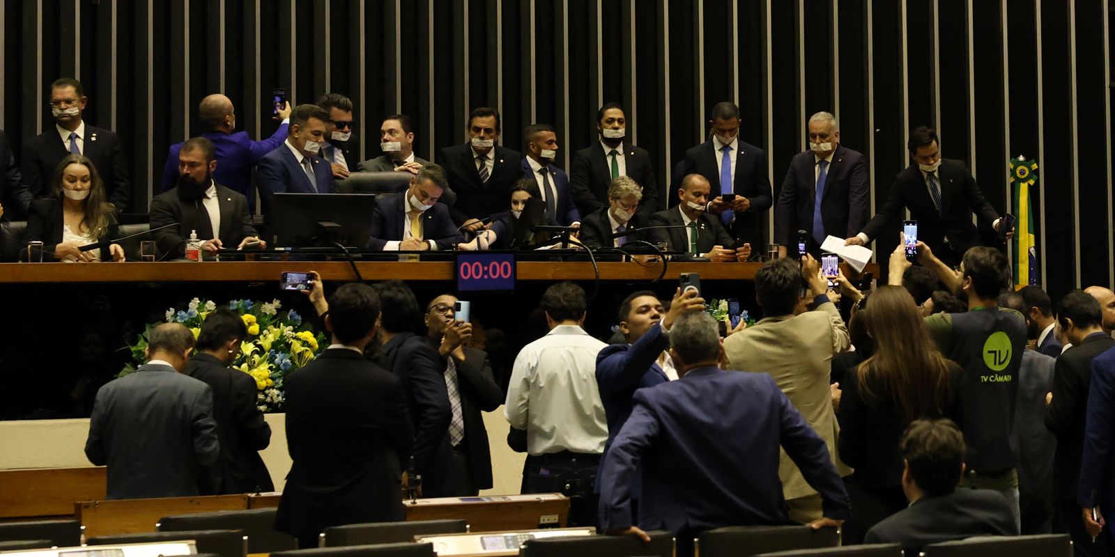Alcolumbre e Motta pedem diálogo e respeito após ocupação de plenários