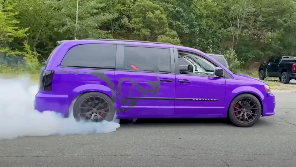 A minivan de Hellcat que estávamos esperando chegou com 1.000 hp