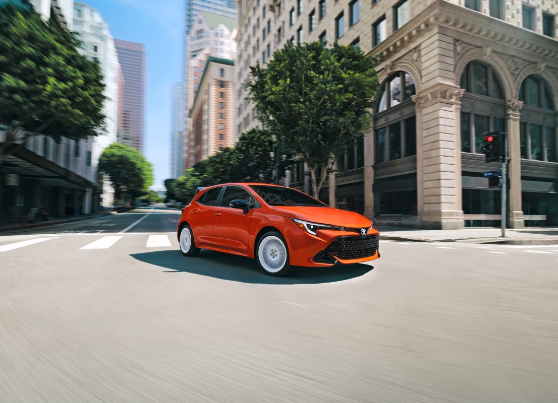 Toyota Corolla Hatch totalmente carregada agora mais barato que a base Honda Civic Hatch