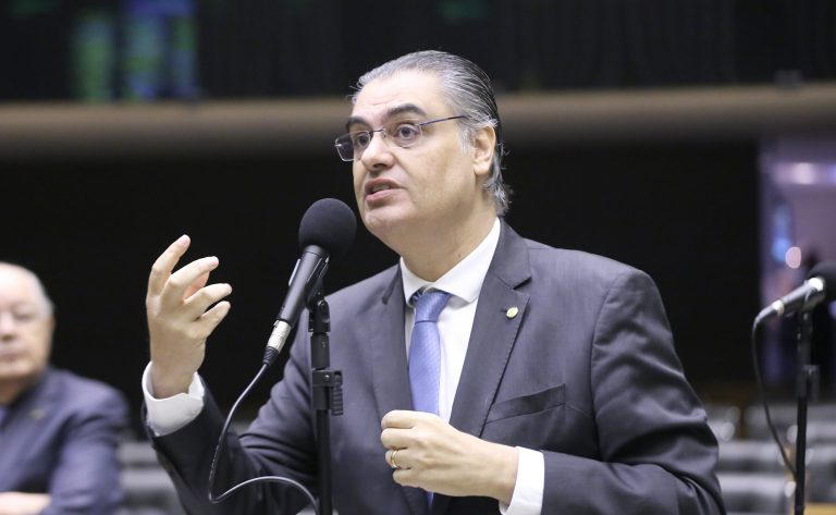 Motta designa deputado Lafayette de Andrada para relator da proposta sobre prerrogativas parlamentares – Notícias