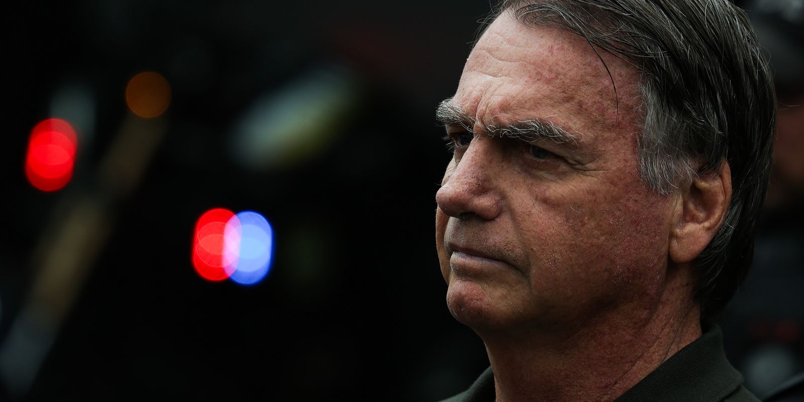Bolsonaro teve pré-síncope, vômitos e queda de pressão, diz defesa