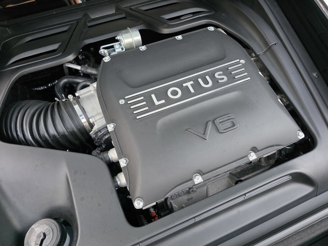 Lotus Emira Plug-In Hybrid chegando em 2027