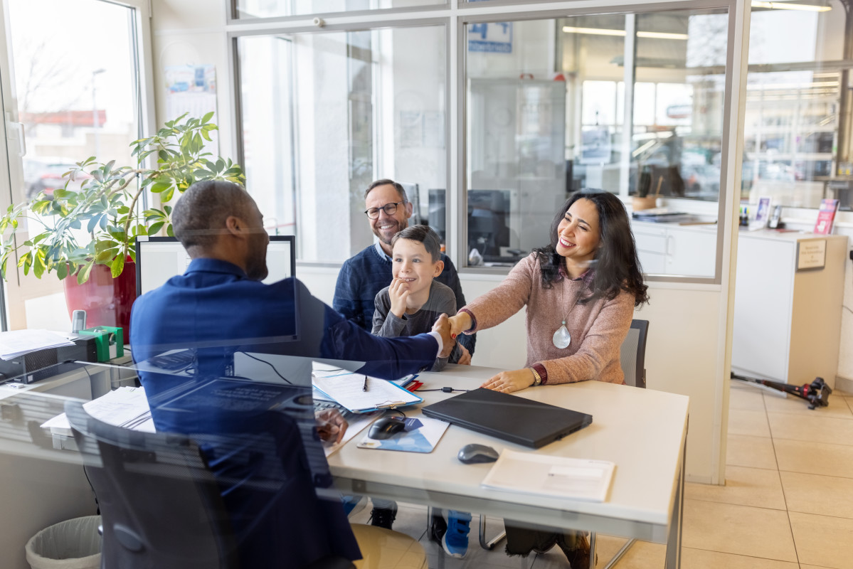 Especialistas soam alarme, pois os americanos devem mais de US $ 1,6 trilhão em empréstimos para automóveis