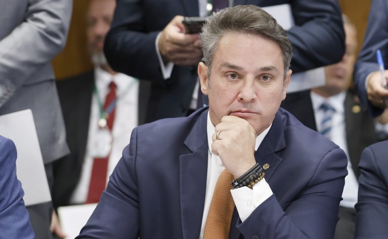 Comissão aprova suspensão dos gastos com processos de transferência de terras para reforma agrária – Notícias