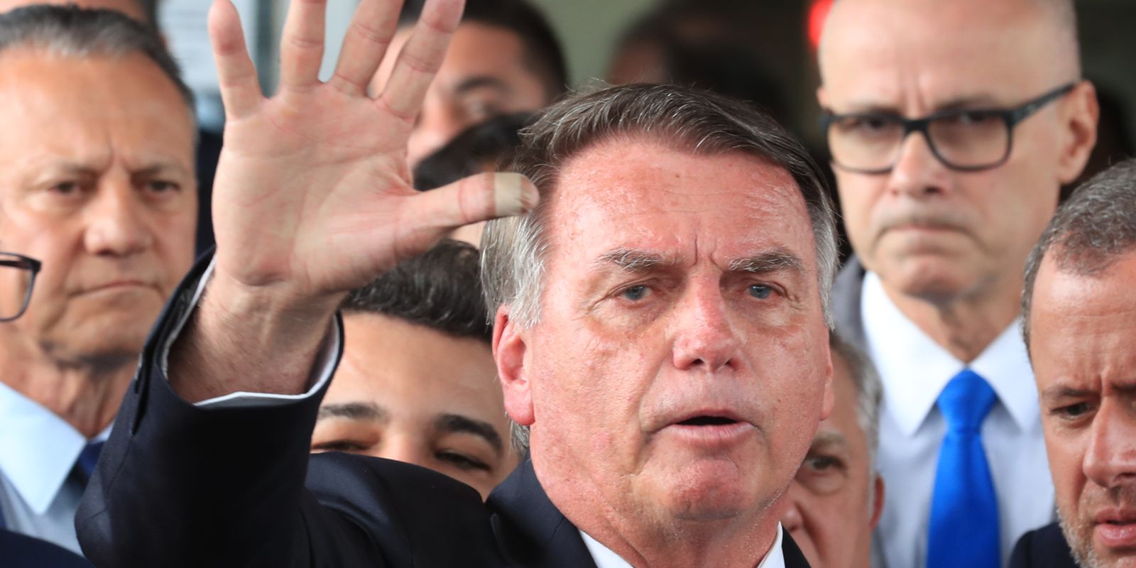 Bolsonaro pede autorização do STF para fazer procedimento médico