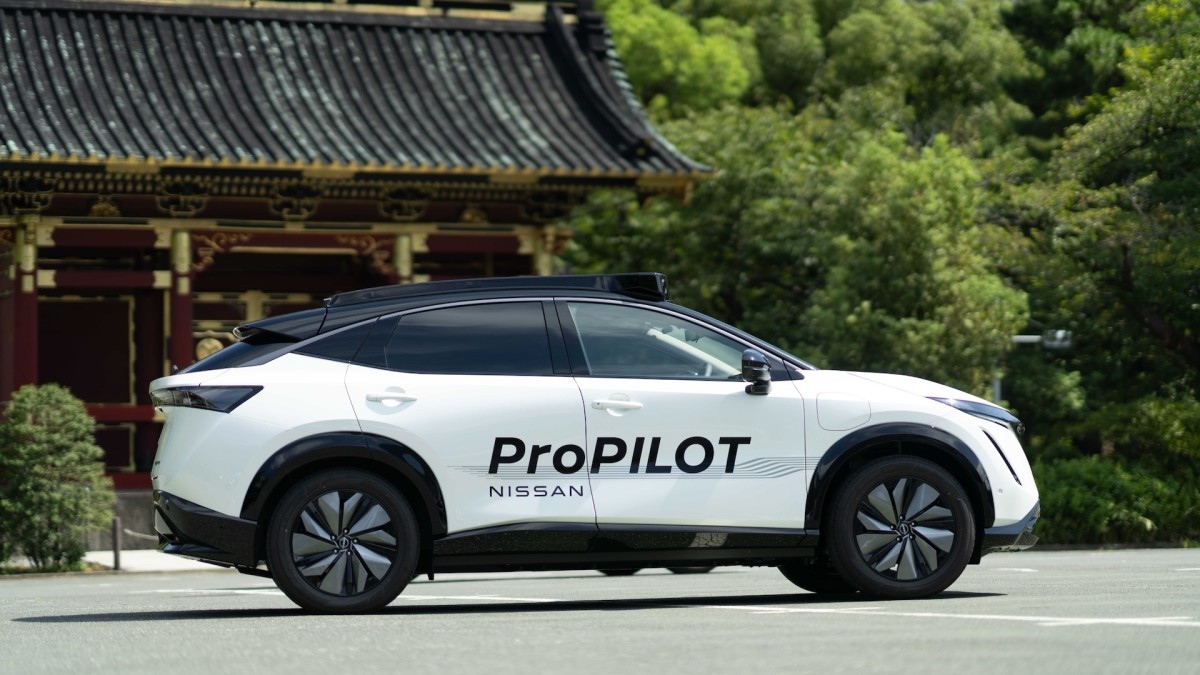 Nissan’s New ProPilot Assist Could Finally Beat Tesla’s Autopilot