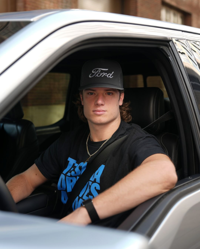 A NFL Star Teslaa marca Ford F-150 Lightning