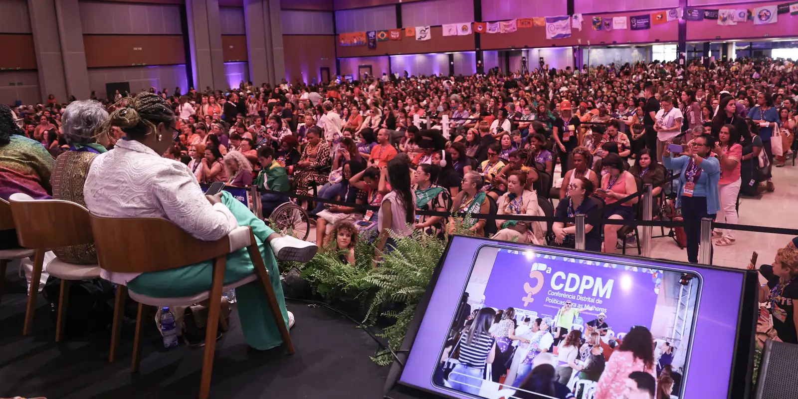 Conferencistas exigem políticas para todas as “mulheridades”