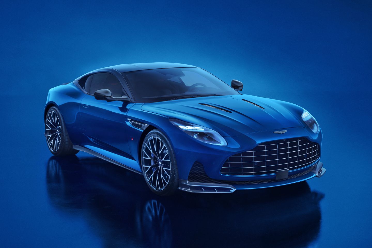 Aston revela novo ‘pináculo’ DB12 S de 700 cv