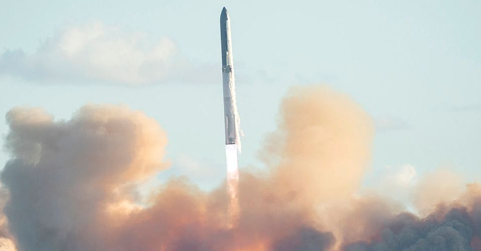 A nave estelar de segunda geração da SpaceX inicia um voo de teste quase perfeito
