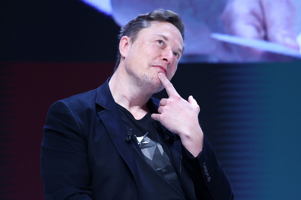 Elon Musk quer Teslas estacionados para alimentar uma rede global de IA