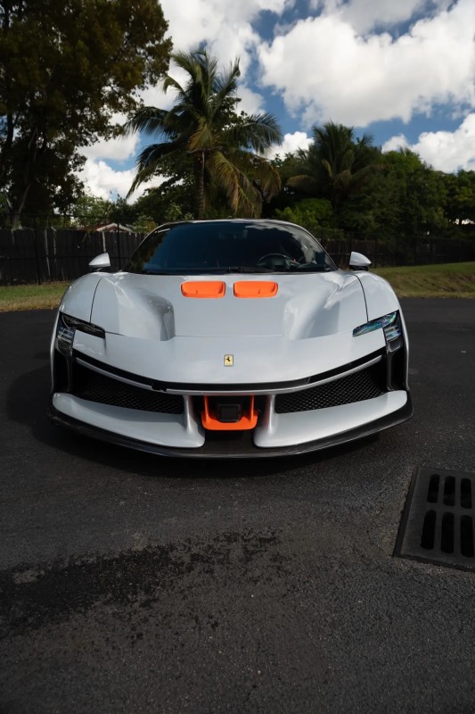 2024 Ferrari SF90 XX Stradale à venda com 1.800 milhas e especificações raras de 1.016 HP