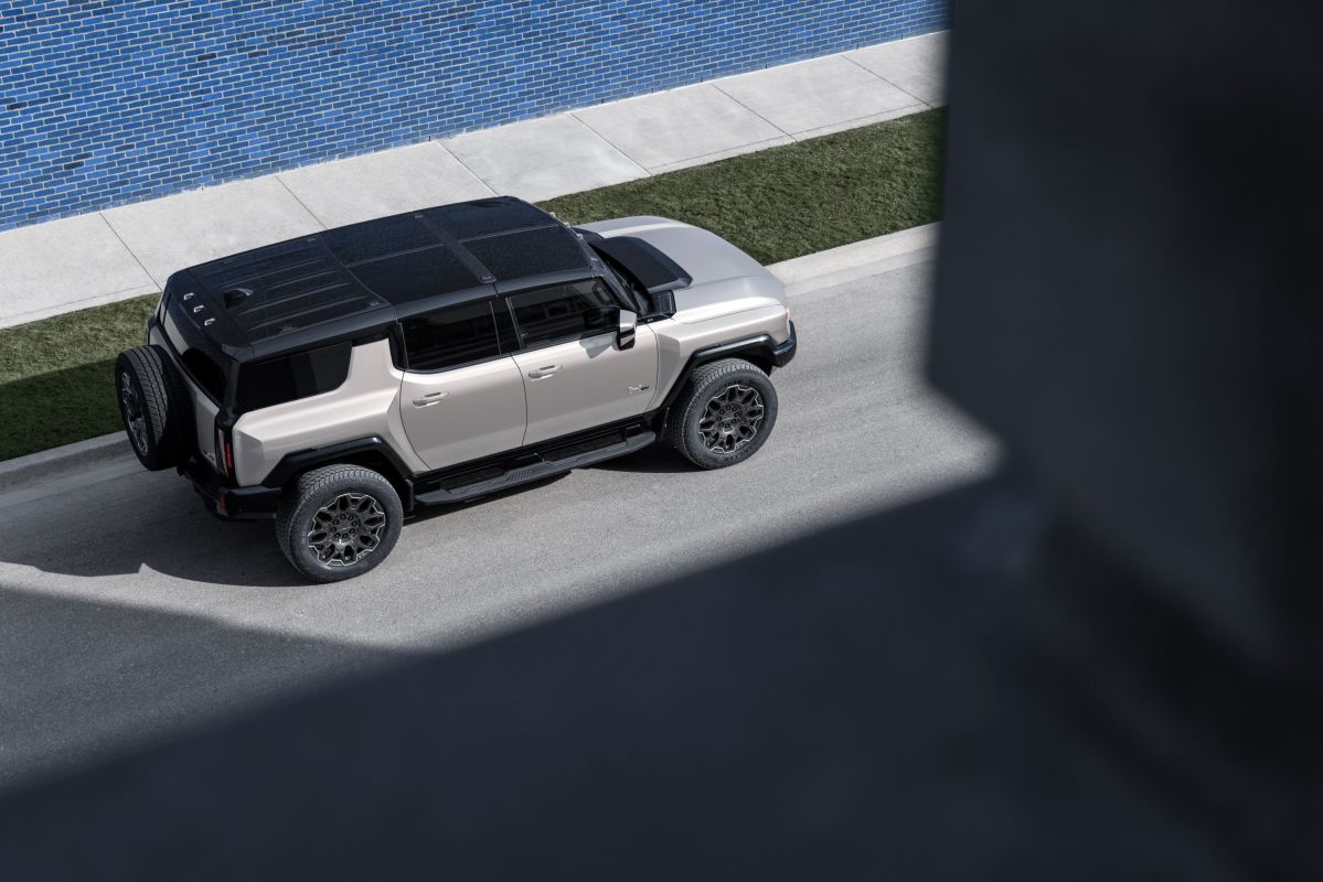 GMC alerta proprietários de Hummer EV 2026 após descoberta de risco de falha de airbag