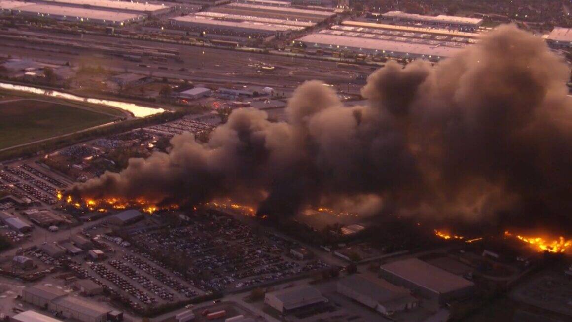 UPS MD-11F cai logo após a decolagem em Louisville