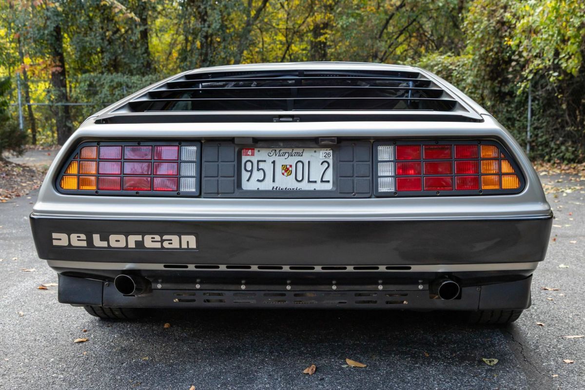 1981 DeLorean DMC-12 à venda com 28.400 milhas e bela restauração