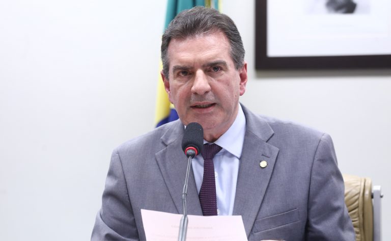 Deputado alerta que crise no setor leiteiro afeta especialmente produtores familiares; ouça – Notícias