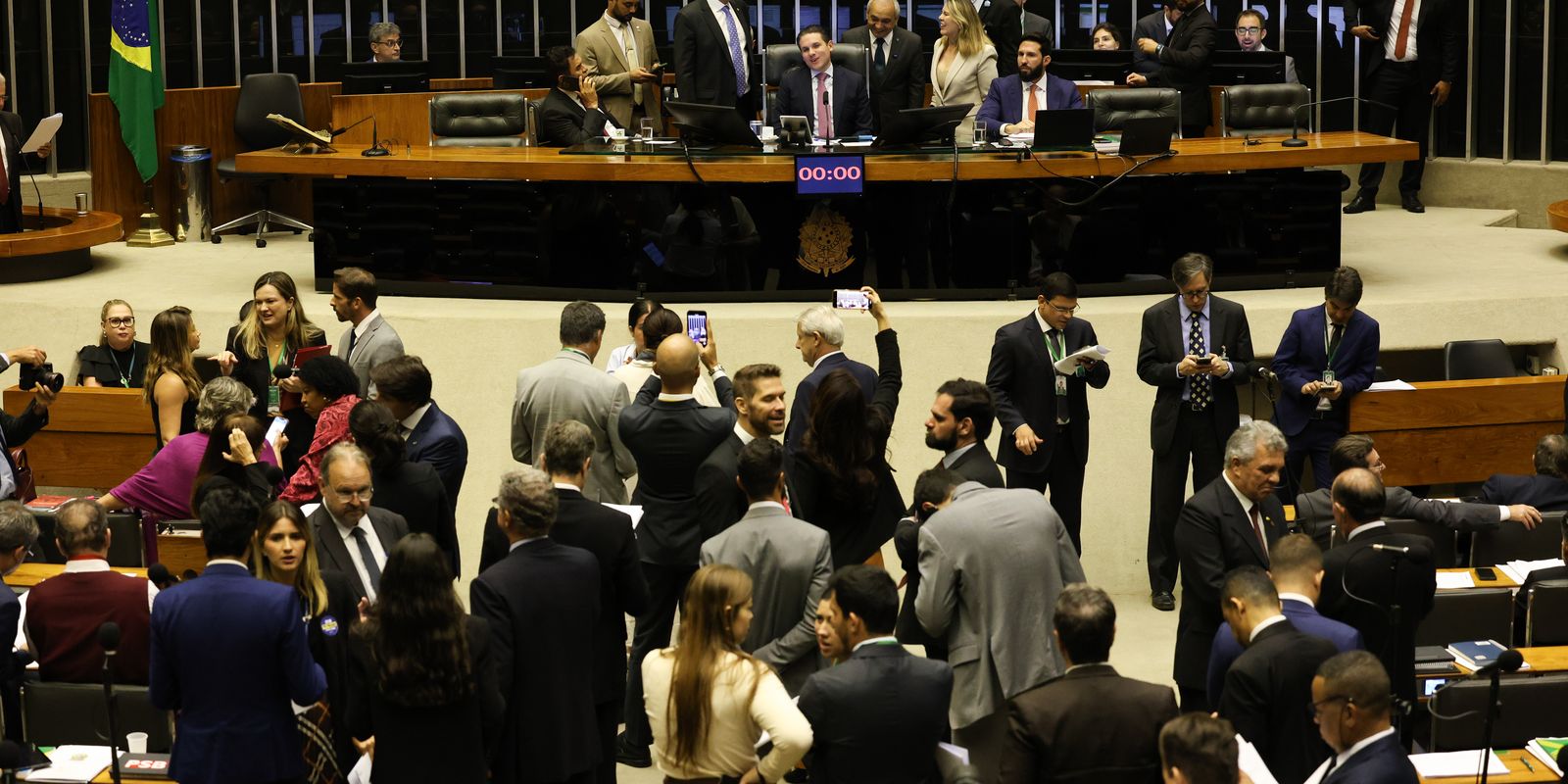 Câmara aprova redução de benefícios fiscais; projeto vai ao Senado
