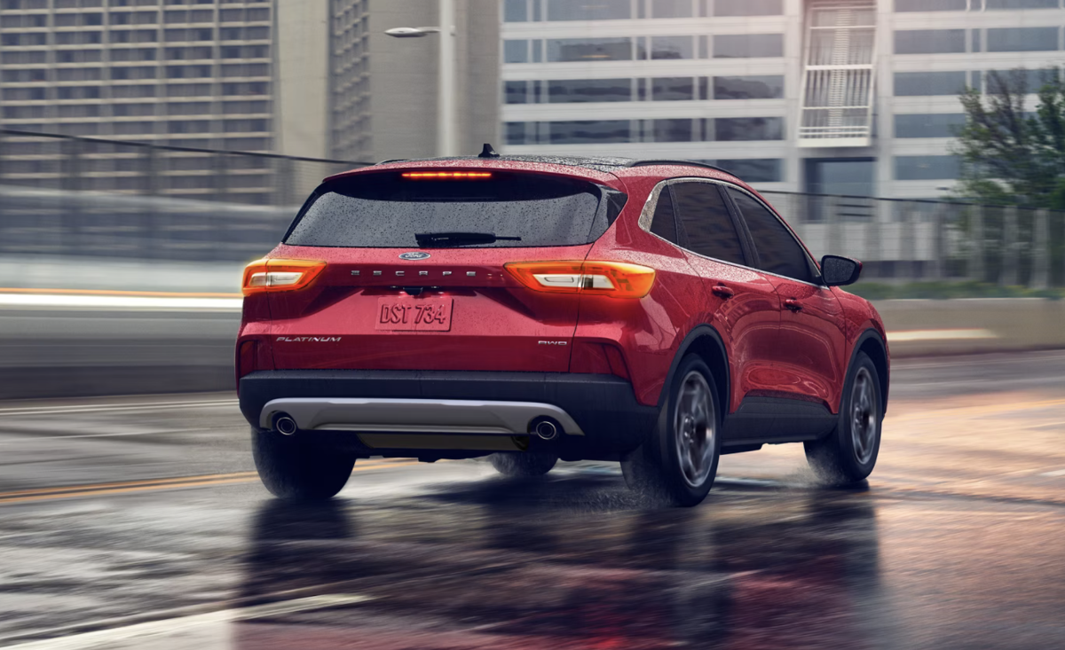 Ford faz recall de outros 109.000 SUVs por causa de portas elevatórias ruins