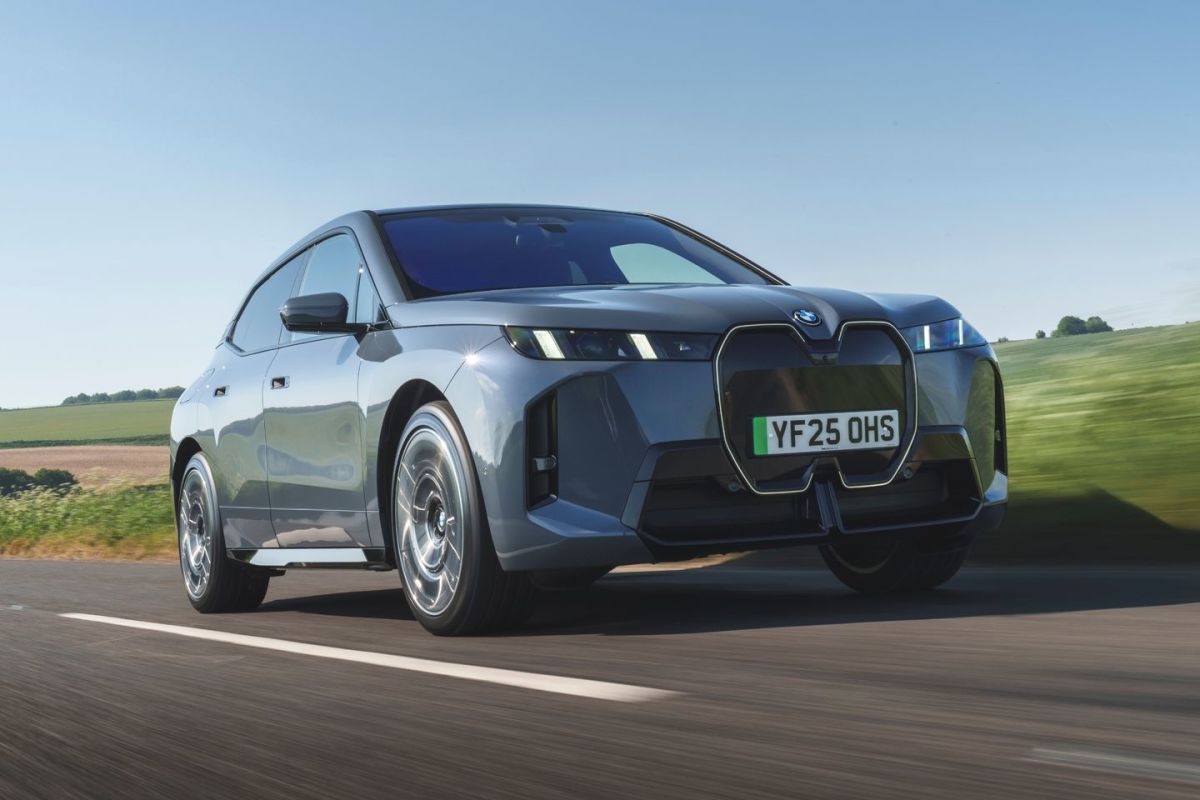 O Papa acaba de comprar um BMW iX, tornando-o o mais novo passeio elétrico do Vaticano