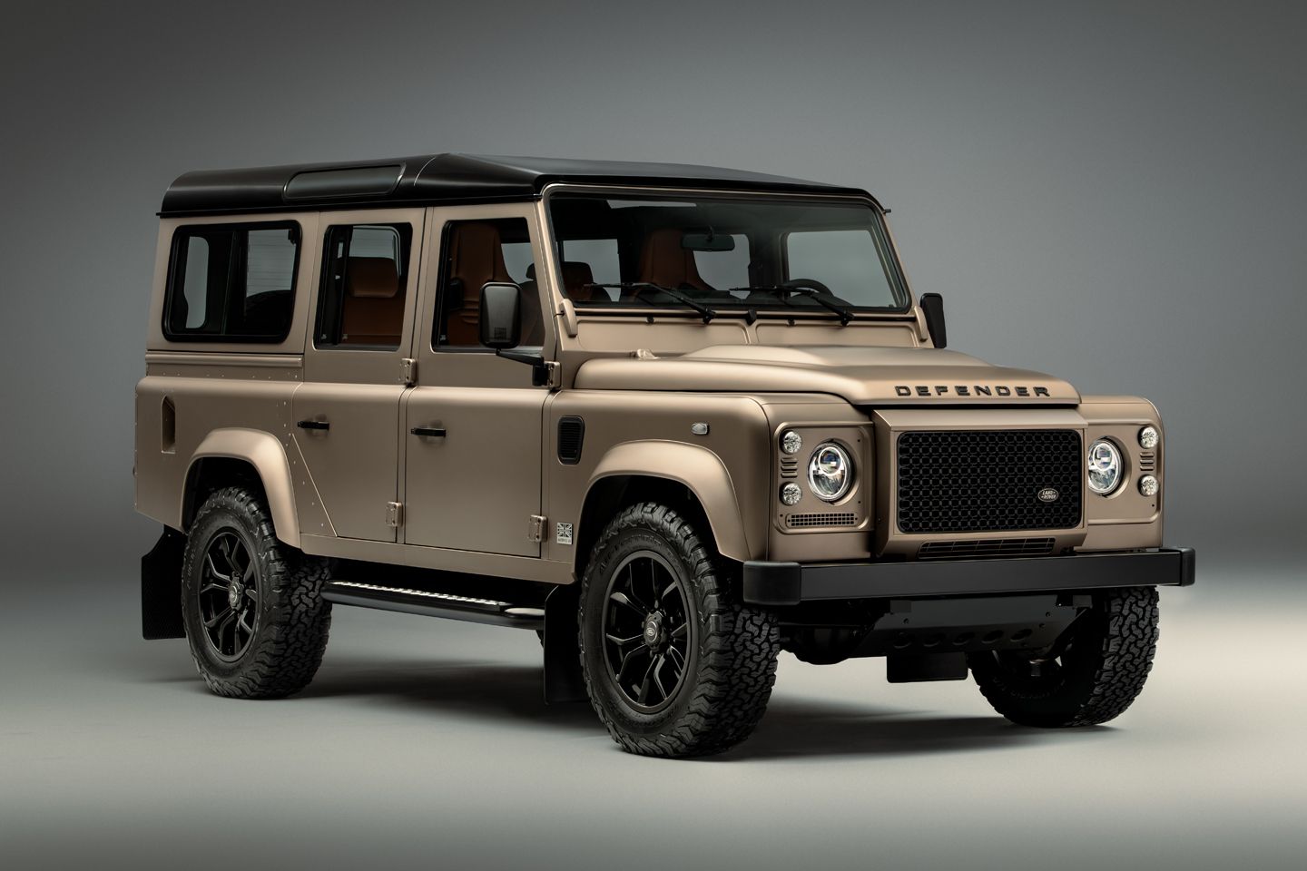 Classic Defender V8 recebe opções de cores OCTA