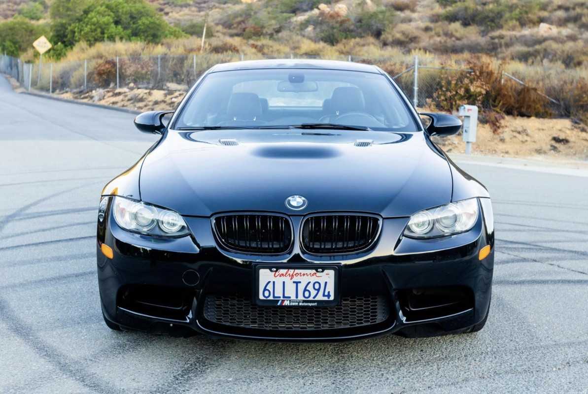 O único BMW M3 com motor V8 agora é um carro econômico e barato