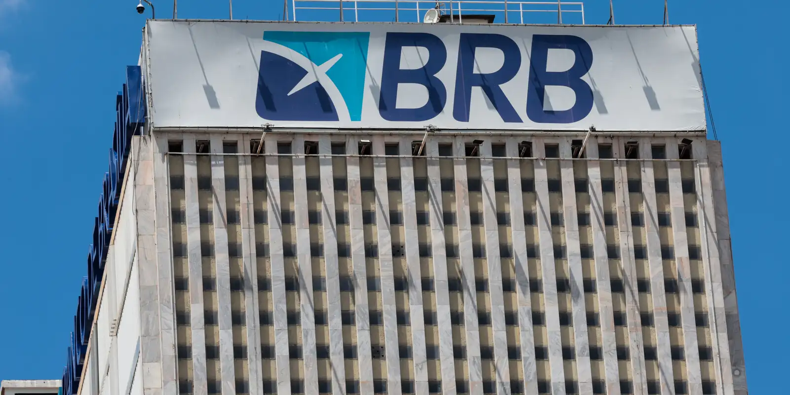 Diretor do BRB fica em silêncio ao depor à PF sobre compra do Master