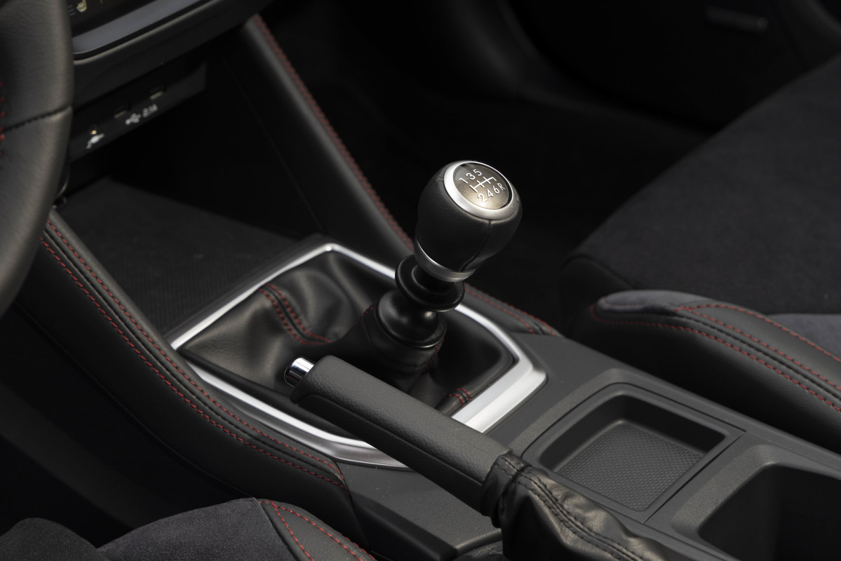 Subaru quer colocar um pedal de embreagem de verdade em um carro elétrico