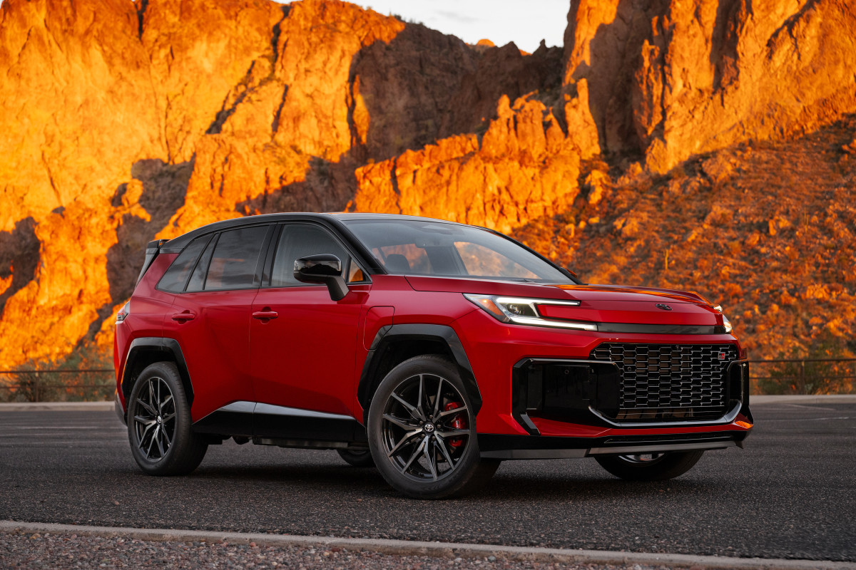 Anúncio do Super Bowl da Toyota comemora 30 anos do RAV4 por meio de uma família