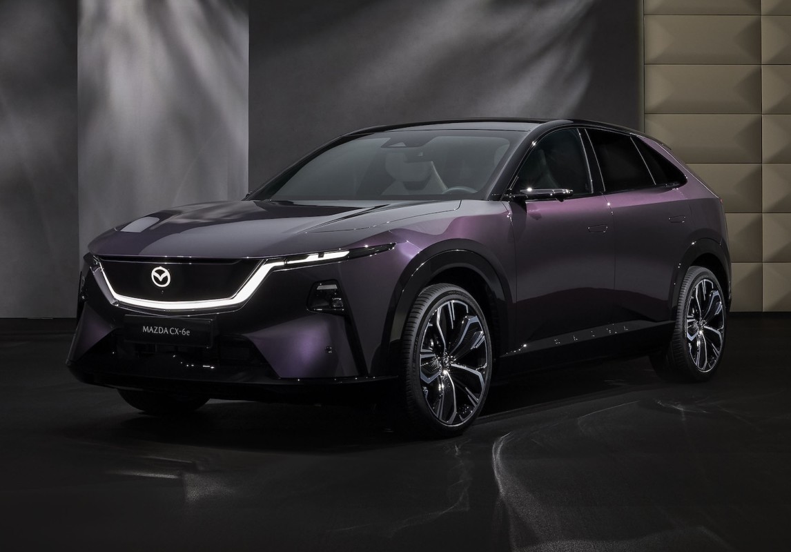 O novo SUV elétrico da Mazda tem uma tela de 26 polegadas, mas há um problema com o alcance
