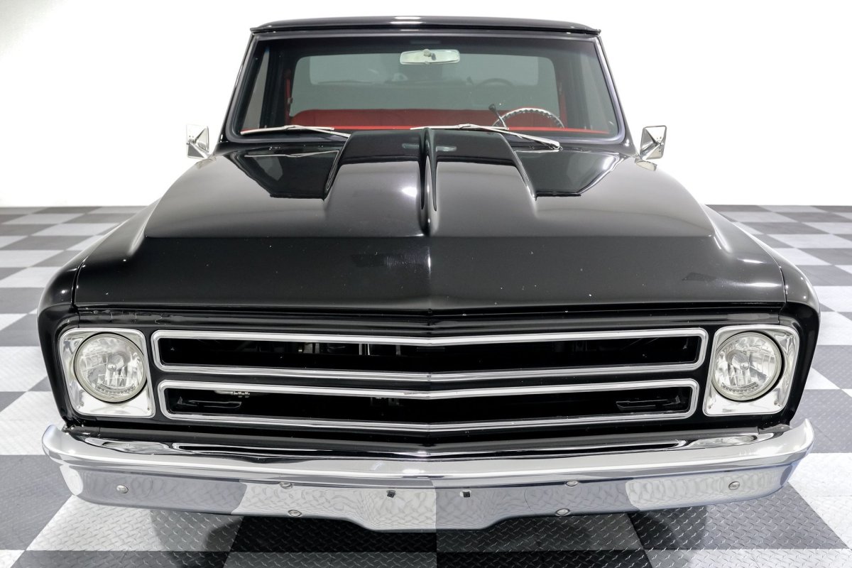 Twin-Turbo 1967 Chevy C10 produz 1.200 HP – e é mais barato que um novo Silverado