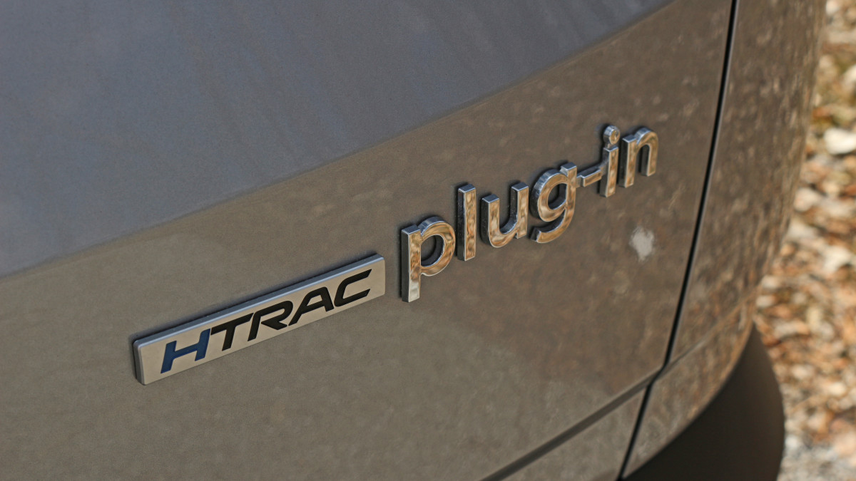 Por que os híbridos plug-in raramente correspondem às suas reivindicações de MPG