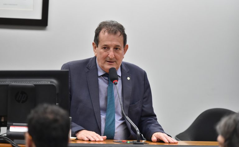 Proposta inclui Ministério do Desenvolvimento Agrário como responsável por registro de agrotóxico – Notícias