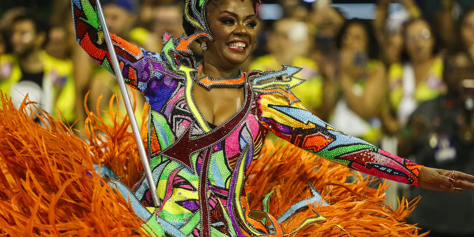 Brasileiros históricos serão homenageados no 2º dia de desfile em SP